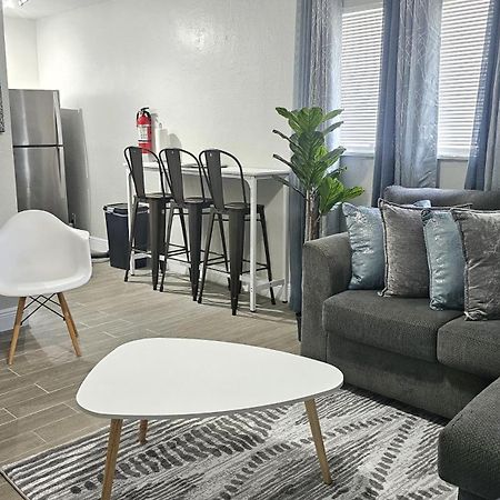 Big Tv Apartment 5 Miles From Hard Rock Casino Hollywood Exterior photo